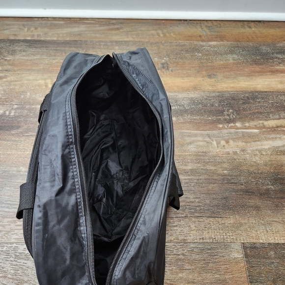 FORBES Black Duffle/ Gym Bag - Picture 6 of 9